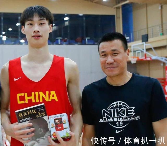 中国男篮|正式加盟上海男篮!中国男篮潜力后卫投奔李春江,冲击总冠军