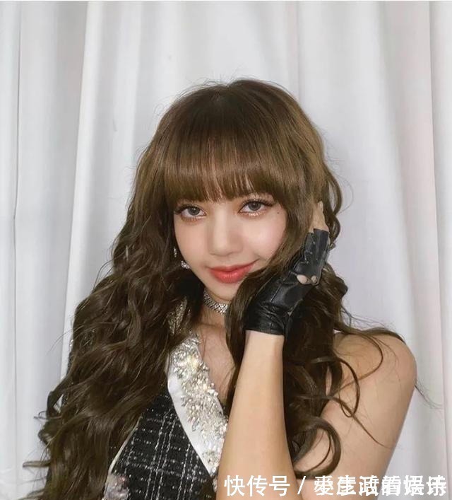 青木 别再染“挂耳染”了!今年秋天流行“奶茶发”,时髦减龄又气质