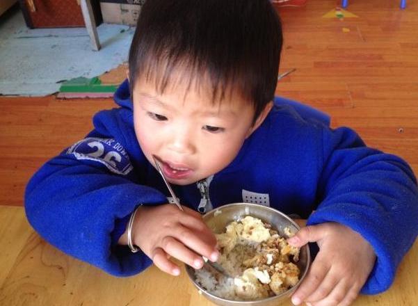 奶奶|奶奶每天做“毒粥”喂孙女,伤了脾胃不说,还耽误了孩子长个