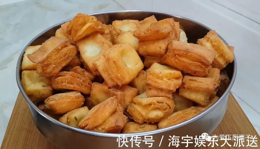 零食|孩子想吃零食不用买,擀一擀切一切,出锅比麻花都好吃,太香了