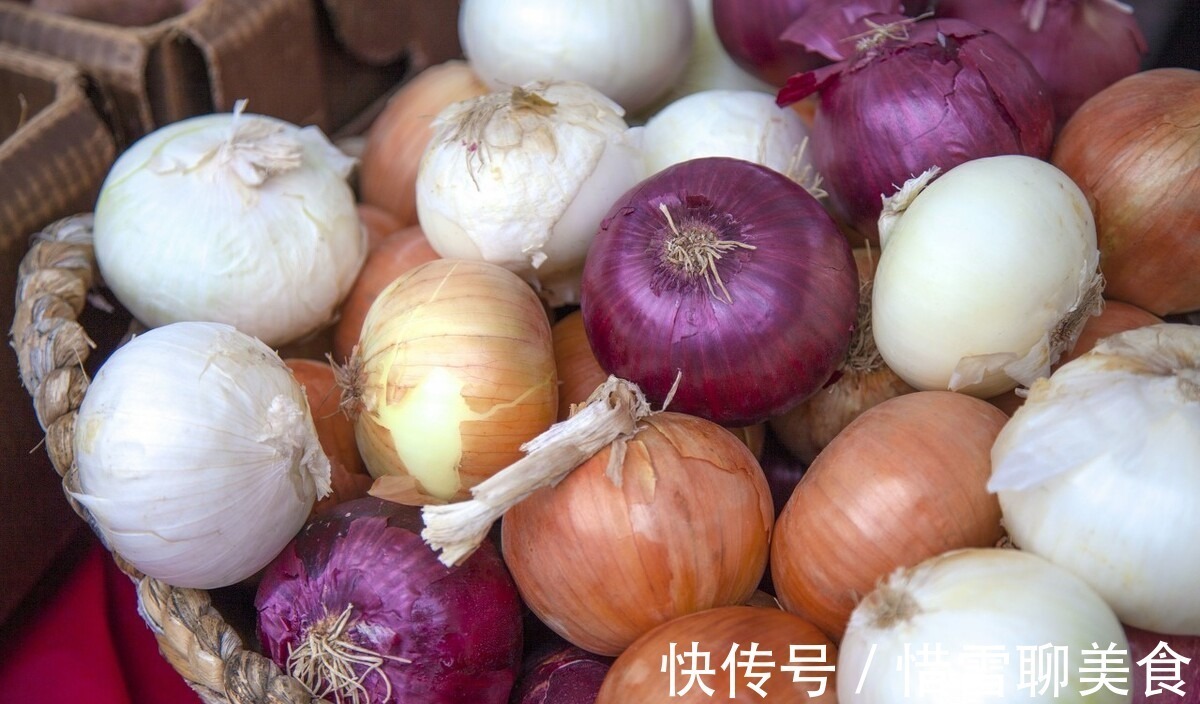 买洋葱时,紫皮和白皮差别很大,不懂买错颜色不好吃,等于浪费钱