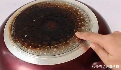 抹布|厨房锅具用久了，底部变黑怎么办？聪明人撒点它，轻松擦干净