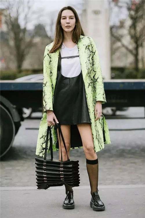  品位|今冬“过膝袜”可少不了，遮肉保暖又减龄，有品位的女人最爱穿它