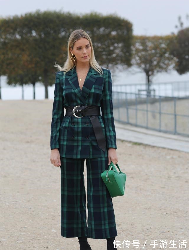 针织连衣裙 皮带应该如何搭想要让自身穿搭更高级,这3个搭配方式要记牢!