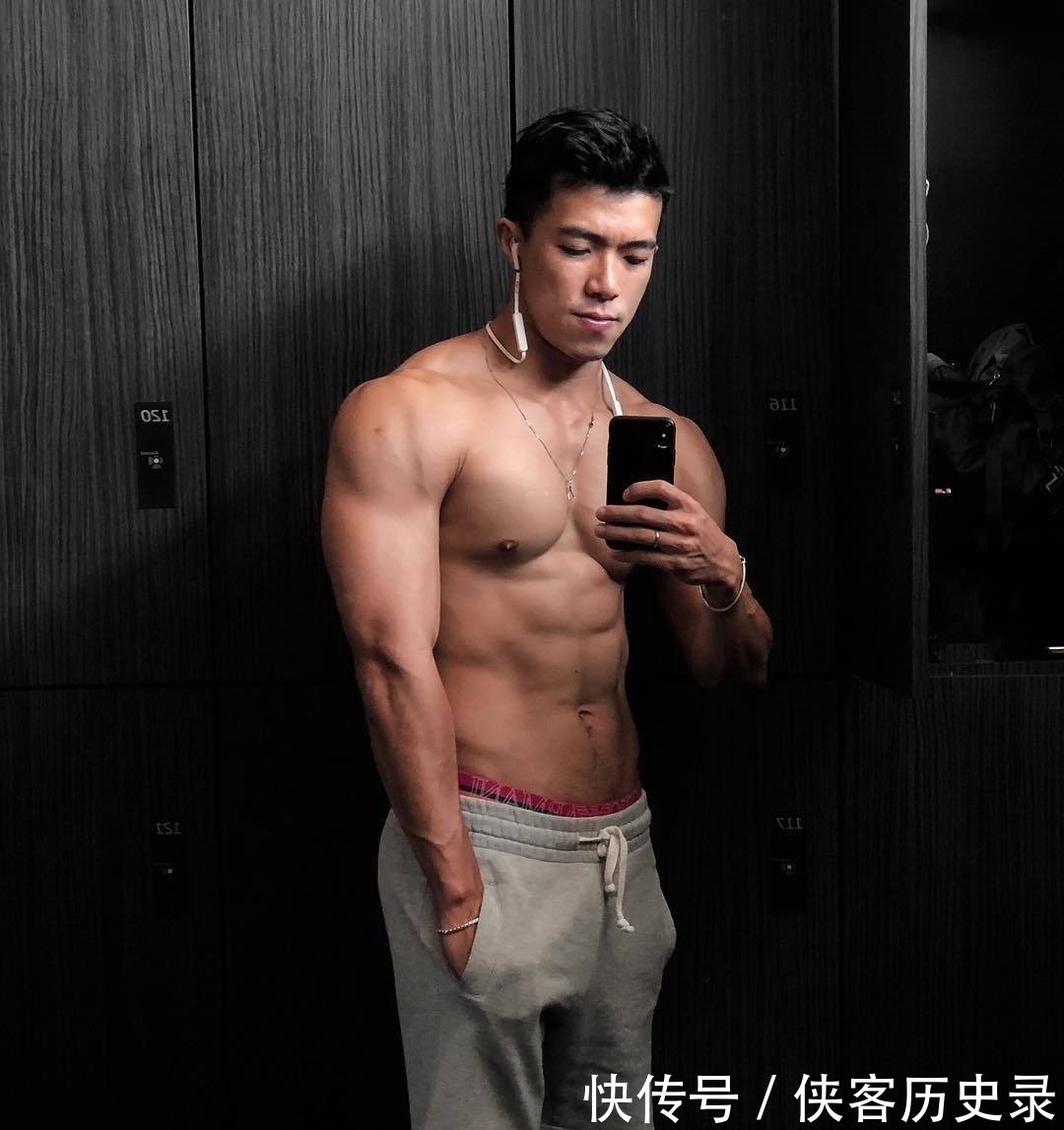 肌肉|爱健身的小鲜肉练就一身精壮的肌肉，立体的人鱼线宛如刀刻！