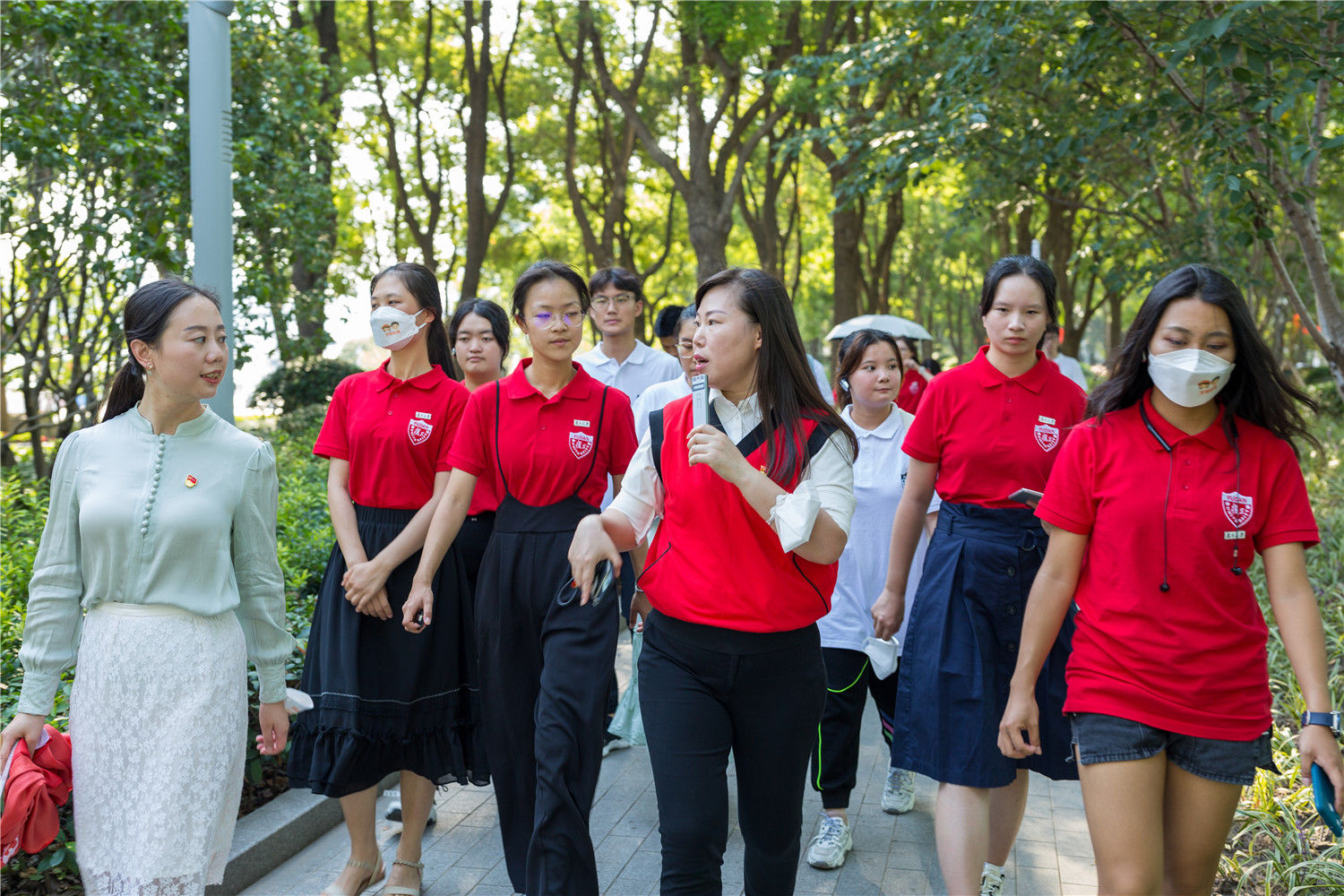 志愿者队伍|为城市软实力添砖加瓦，这支6万多人的志愿者队伍足迹遍布全上海