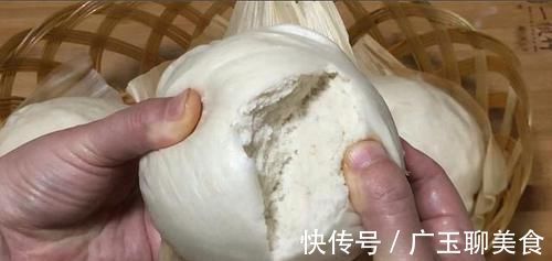 发面蒸馒头，别再用水和牛奶和面了！加它做，馒头又香又白很好吃