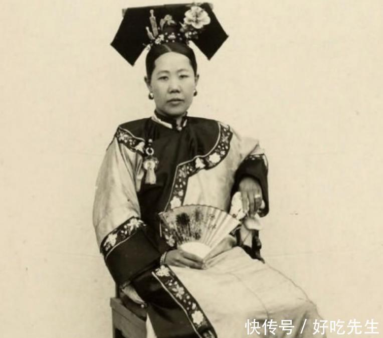 晚清|晚清珍贵人物老照片清朝嫁女的婚礼场面大,女子小脚让人心酸!