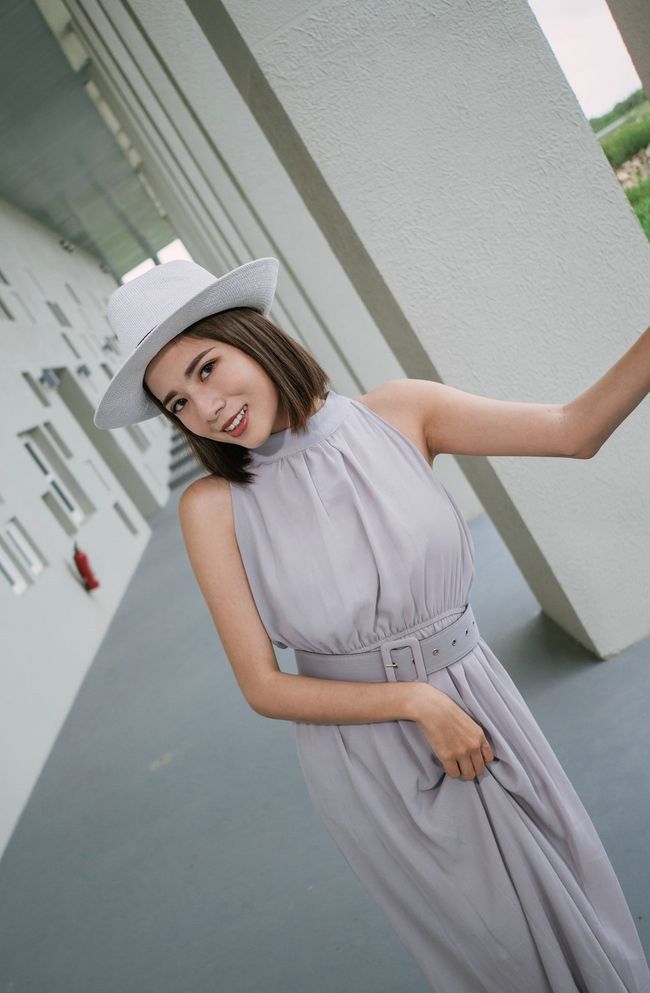 干练|无袖连衣裙给人的感觉是非常干练的,通勤又尽显优雅气质