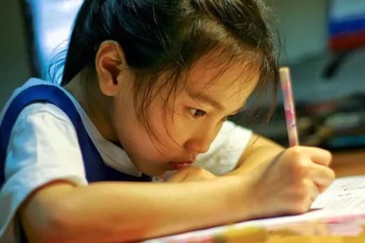 学习成绩|孩子是不是读书的料,小时候这3个特征可以看出,占一个就偷笑吧
