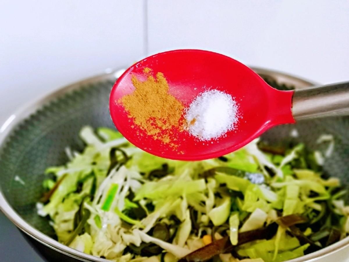 鲜美|家常黄豆海带丝炖卷心菜，鲜美营养，做法简单，总也吃不腻