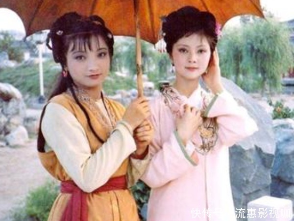 薛宝钗和林黛玉,谁的教养最好两人的贴身丫头早就说明一切!