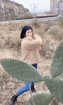 |搞笑GIF:这样的妹子 一看就不是省油的灯