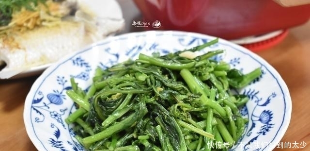 两口子的晚餐,一荤一素一汤,实惠又好吃,吃着舒服,光盘不浪费