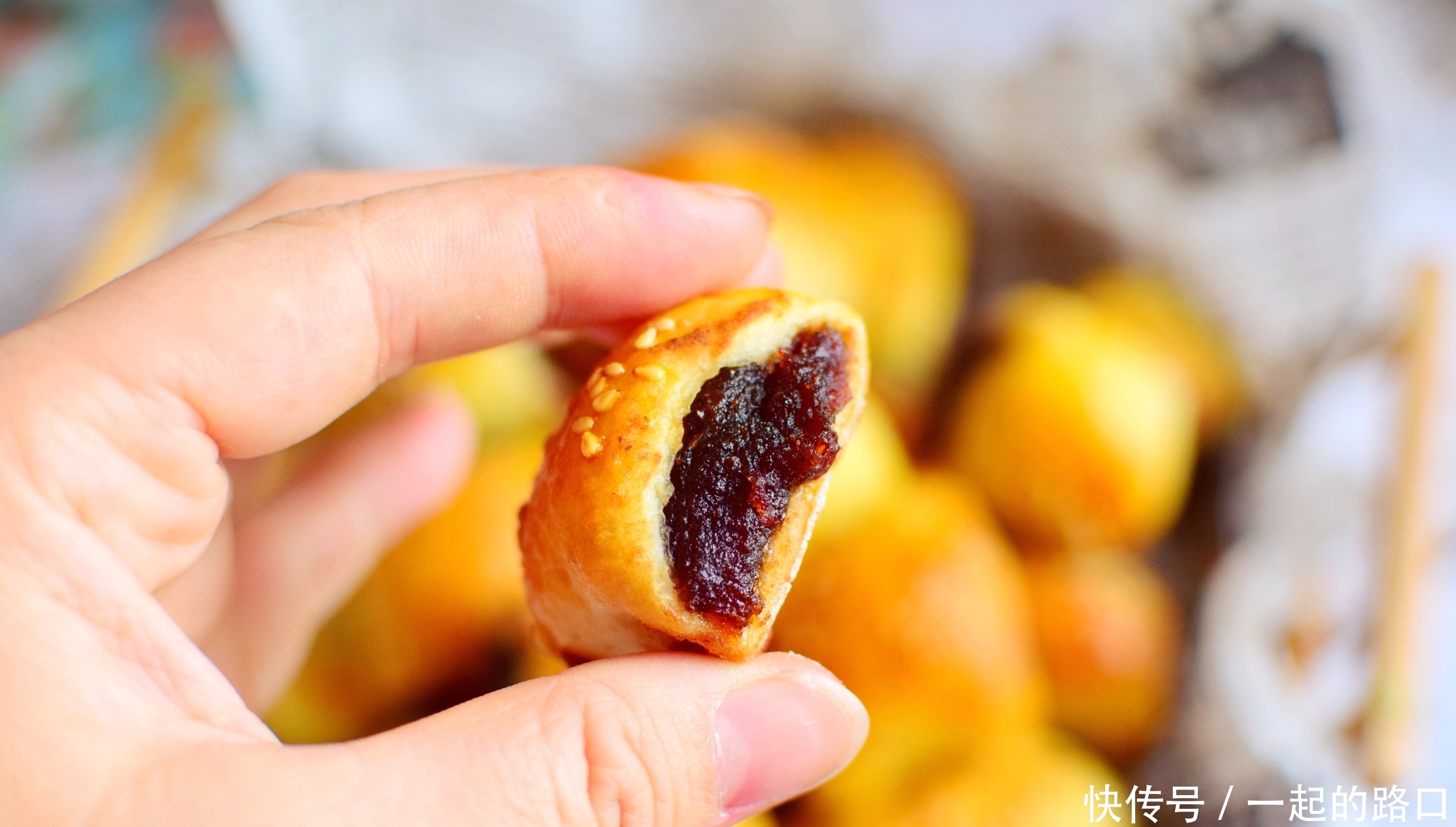 面粉别再蒸馒头了,试试这个做法,孩子一口一个特别喜欢,太香啦