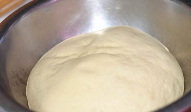 78岁奶奶做春饼的秘方,只需多加“这1步”,皮薄如纸,弹性十足