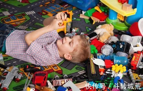 小李|小学生练“雨”字,写出小雨,中雨,暴雨,老师:孩子很有想象力