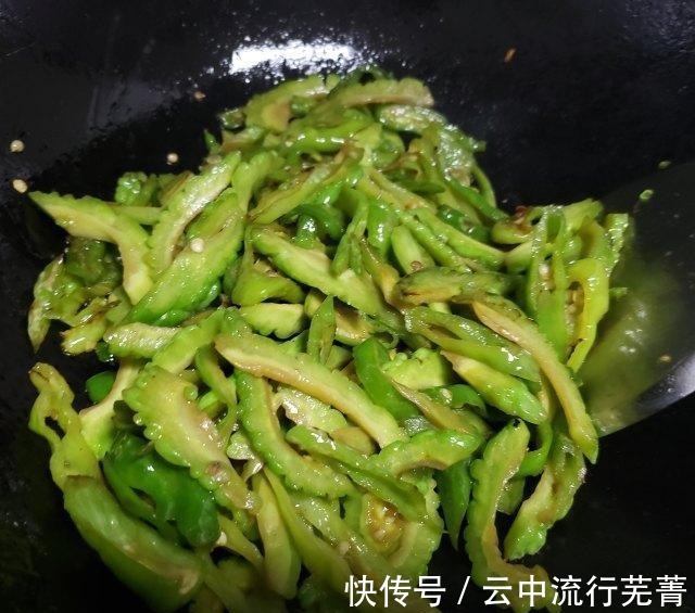 苦瓜|尖椒炒苦瓜,香辣可口,下饭菜!