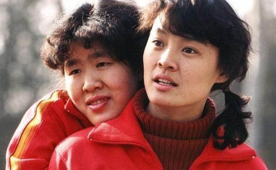 女排|比郎平还厉害她是女排中唯一的五冠王,女儿是清华的学霸