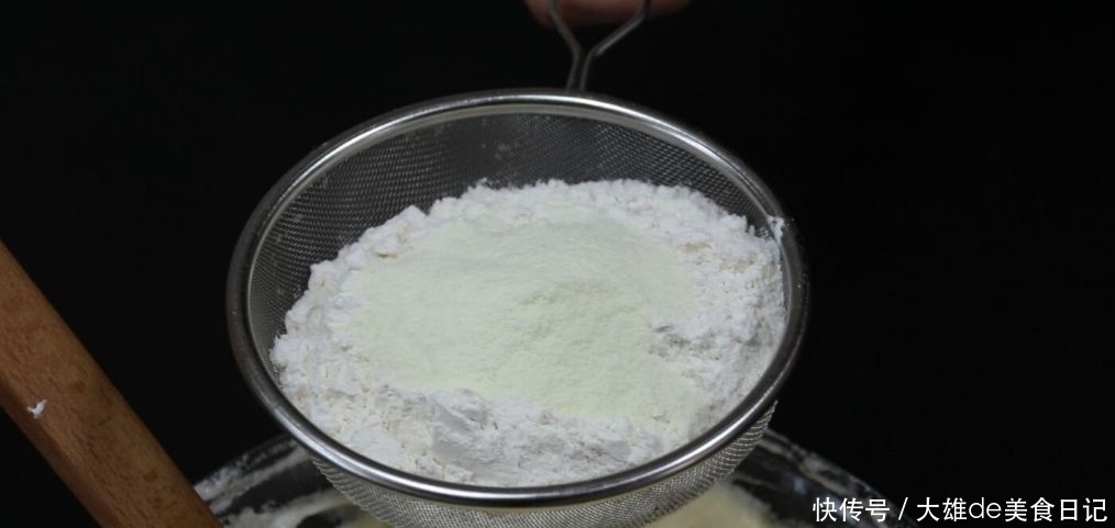 童年|童年最爱吃的长白糕，比蛋糕做法简单，外酥里软，香甜可口
