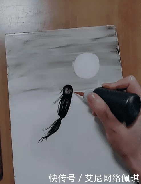 画画|网友用“一滴墨水”画画,成果出来的时候,终于知道什么叫做王者