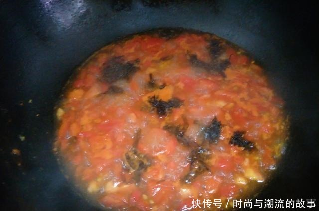 西红柿鸡蛋汤,处理好1个小细节,汤汁浓郁,味道更香
