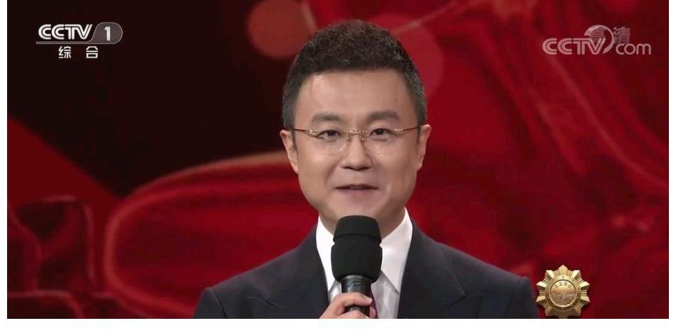 继白岩松和敬一丹之后,刚强与王宁成为了央视专题晚会御用主持人