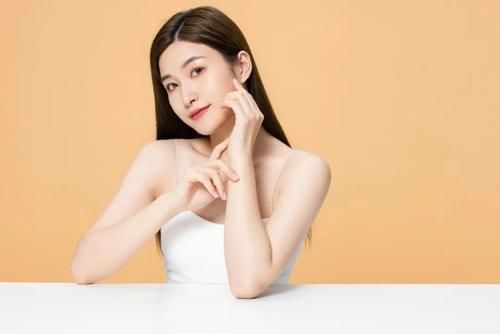 毛孔粗大有四大原因，要用对护肤方式！