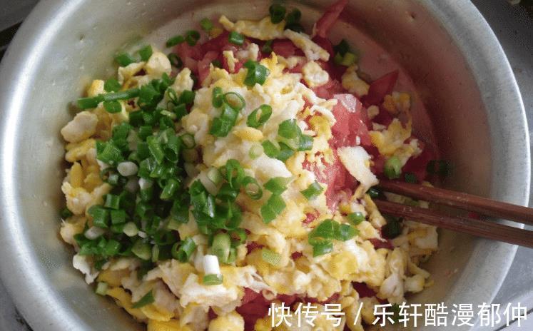 馅料|夏天包饺子,韭菜靠边站,用这个馅料比肉都香,鲜香美味,好吃