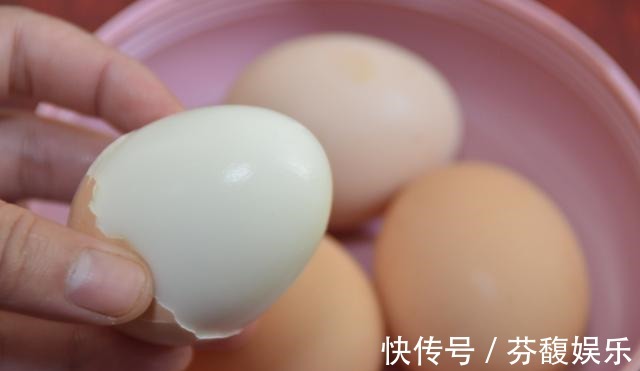 水煮鸡蛋,不用锅不用电,煮出的鸡蛋老嫩适中,真是高手再民间