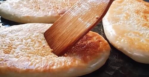  家常红糖酥饼做法，只需简单几步，酥得直掉渣，学会就可以开店了