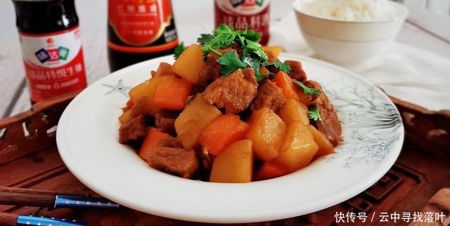 土豆|土豆炖牛肉家常做法简单几步,牛肉软烂,土豆绵糯,味道鲜香