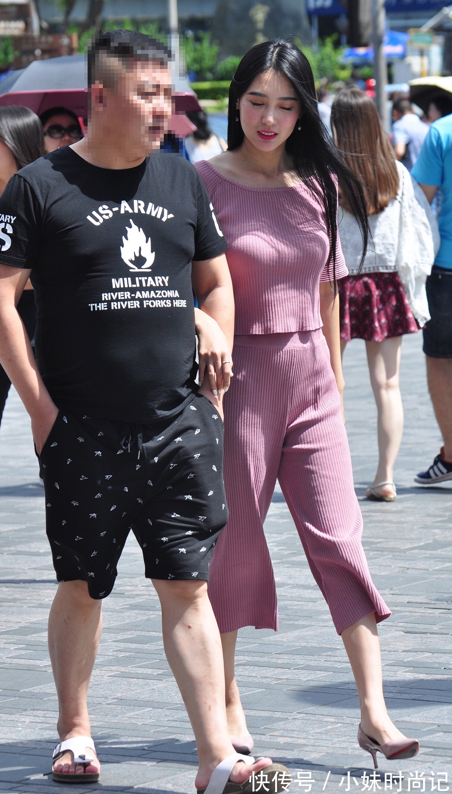 街拍 街拍路人,爱美是人的天性,而爱时尚就要保持一颗年轻的心