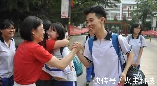 奶酪体@“网红字体”哪家强?柚圆体、奶酪体、鲸落体,都被这种字体打败