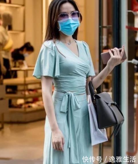 时尚|身材高挑的小姐姐,一条绿色的连衣裙,时尚魅力好身姿