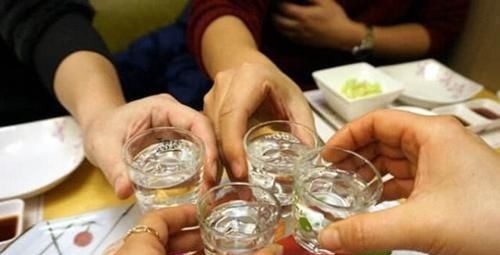 伤身|男人喜欢喝酒又想要长寿若想喝酒不伤身，3个前提您要知道！