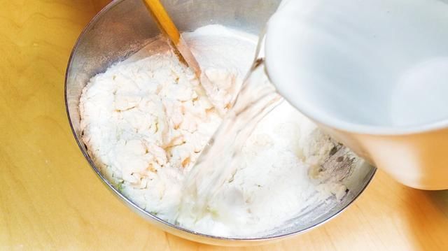 红糖开花馒头,和面比例你知道么?网友:原来是500g里放5g