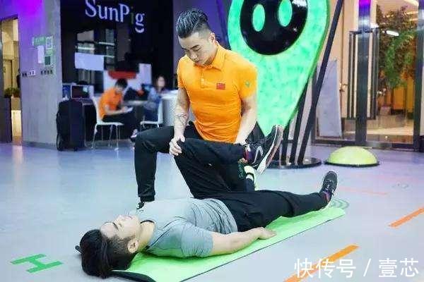 酸痛|武汉95后老师 化身“健身女神”,腹肌我馋了,变美要承受痛苦