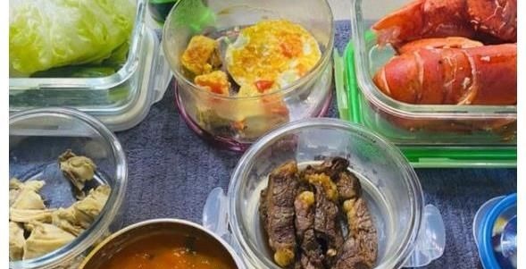 看完关晓彤一日食谱才明白,又瘦又美是有代价的,网友:不配吃饭