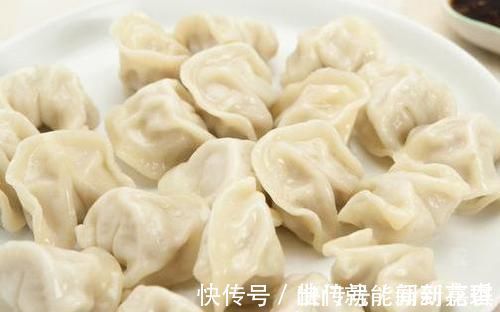 大厨|煮冻饺子，最忌开水下锅，饭店大厨：掌握3点，饺子鲜香不破皮