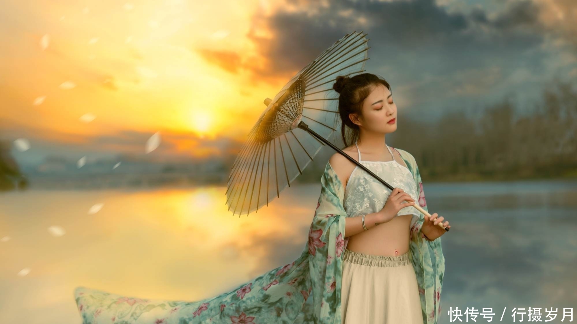 相约|眼前,又浮现了你,在明媚的春光下,更显得娇羞而妖娆