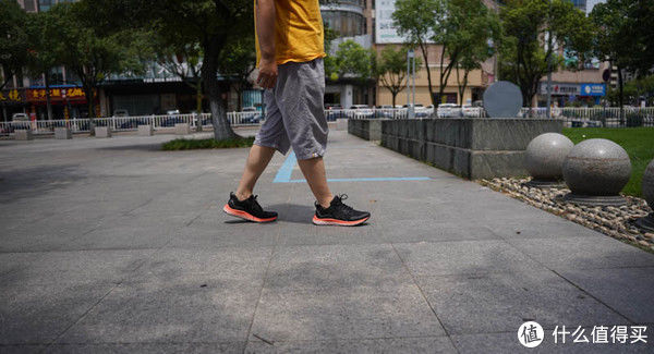 初跑者|跑圈初跑者新选：超轻高弹会呼吸！咕咚10k悦弹跑鞋体验