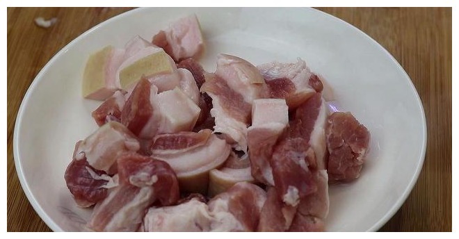 这才是红烧肉最好吃做法，不放1滴水，肥而不腻，好吃过瘾