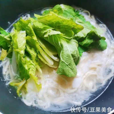  青菜|一人食清淡减肥餐～青菜手擀面