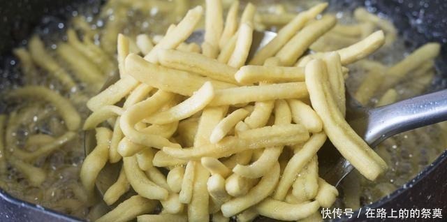 教你简单自制沙琪玛,不放一粒酵母,香甜绵软不沾牙,孩子超爱吃