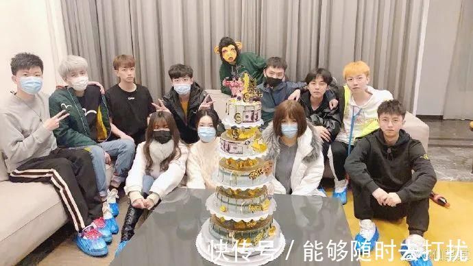 聚会|小团团与好友聚会娱乐,配文“小赢三千”,却遭到某博主举报聚赌?