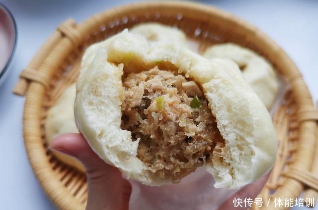 早餐吃包子不用出去买了,自己学会在家做,简单蒸一蒸就可以吃