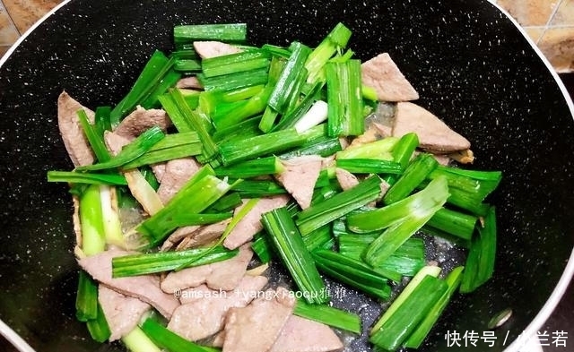 鲜嫩|炒猪肝不要直接下锅,一定要多加上一步,鲜嫩不腥,还特别香