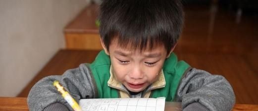 卤鸡腿|8岁男孩被妈妈打进医院,孩子的“生命线”,父母再生气也不能打