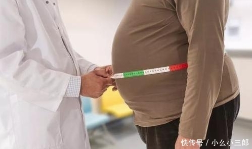 他因便秘离世,身体状况令众人震惊,并成为博